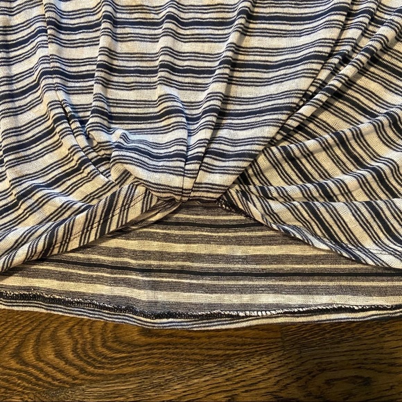 NWOT Twist Front Tee - Picture 2 of 2